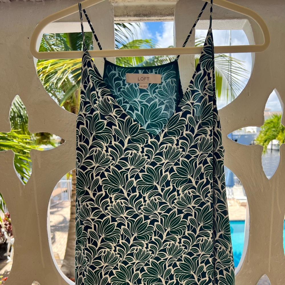 Loft v neck tank size m